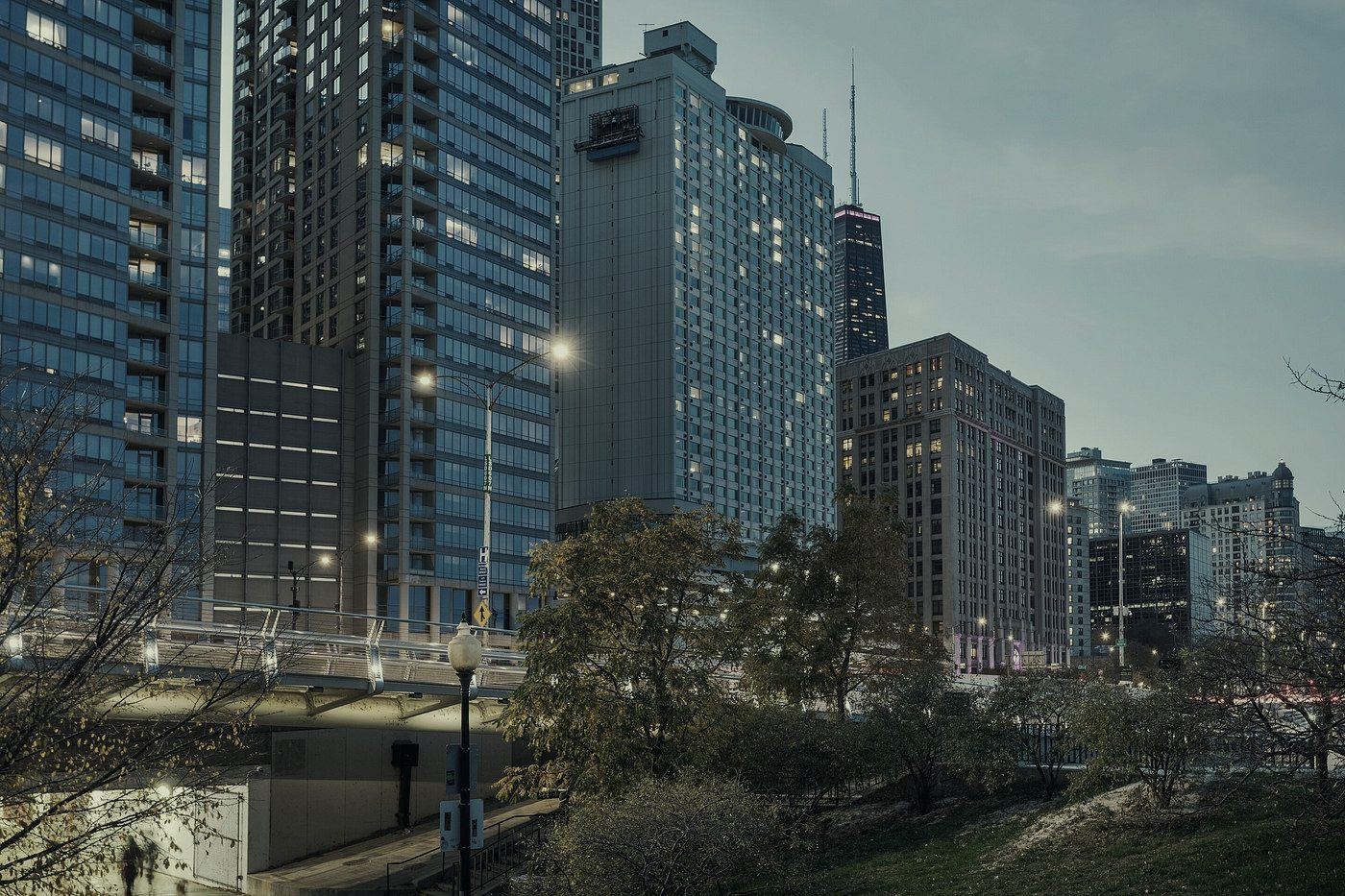 The Chicago river and skyline at dusk